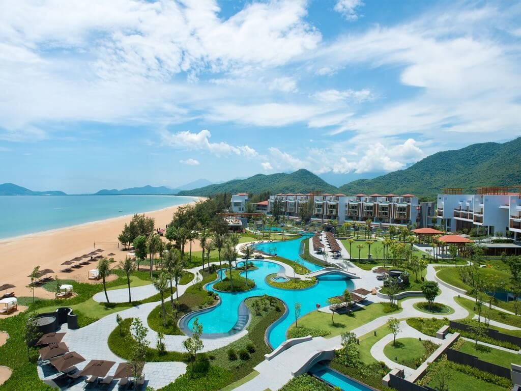 Foreigners should stay in 8 best beach resorts in Vietnam